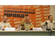 Эдуард Кругляков (слева), Владимир Захаров (в центре) и Евгений Александров рассказали о своей борьбе с лженаукой в России