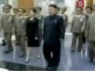 Ким Чен Ын в сопровождении женщины