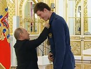 Награждение в Кремле. Кадр: канал россия