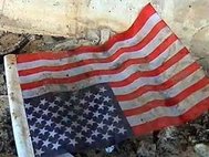 Сорванный американский флаг. Кадр: 1tv.ru