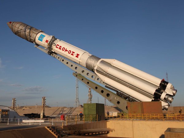 Ракета космического назначения «Протон-М» со спутниками «Луч-5Б» и «Ямал-300К»