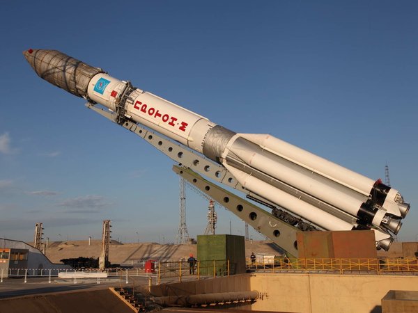 Ракета космического назначения «Протон-М» со спутниками «Луч-5Б» и «Ямал-300К»
