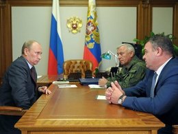 Владимир Путин, Николай Макаров, Анатолий Сердюков. Фото: Официальный сайт Президента РФ
