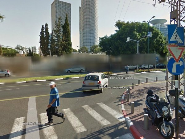 Автобус был взорван на пересечении бульвара Шауль Хамелех и улицы имени Генриетты Сольд 