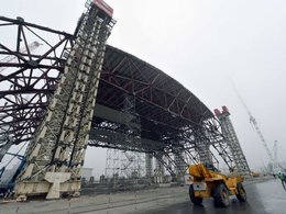 Строительство нового саркофага на Чернобыльской АЭС. Фото: AFP Photo/Sergei Supinsky