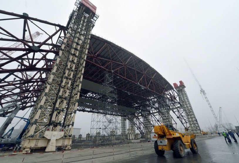 Строительство нового саркофага на Чернобыльской АЭС. Фото: AFP Photo/Sergei Supinsky