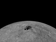 Снимок северного полюса Меркурия, сделанный зондом MESSENGER. Фото: NASA