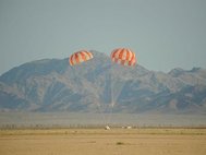 Тестовый макет «Ориона» с парашютами