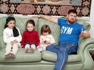 Рамзан Кадыров и его дочери 