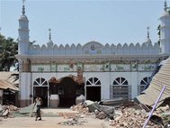 Полуразрушенная мечеть в результате сектантских столкновений в центральной Бирме