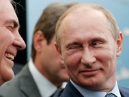 Владимир Путин подмигивает председателю совета директоров ExxonMobil Рексу Тиллерсону