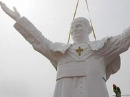 В Польше установили самый высокий памятник Иоанна Павла II