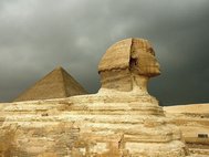 Большой сфинкс и пирамида Хеопса