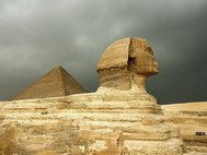 Большой сфинкс и пирамида Хеопса
