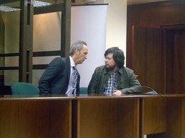 Адвокат Валерий Лавров и обвиняемый Константин Лебедев