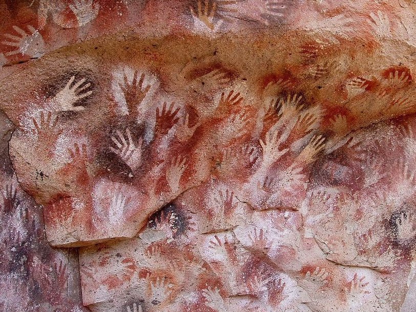 Наскальные рисунки в пещере Куэва-де-лас-Манос в Аргентине