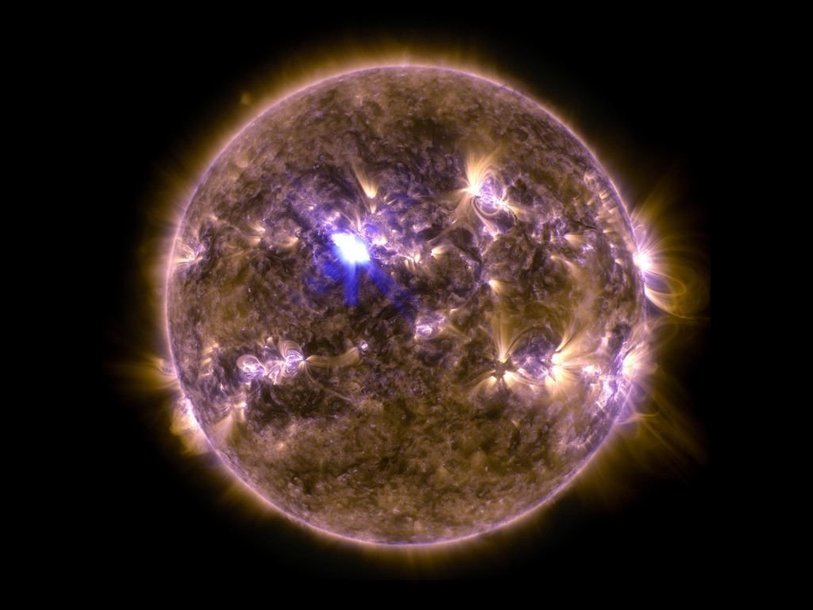 Вспышка на солнце, 11 апреля 2013. NASA