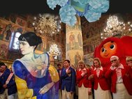 Ирина Александровна Антонова: «У нас исполняют   музыку   Шостаковича  и Прокофьева, учат  стихи   Ахматовой, наконец, был  восстановлен   храм   Христа   Спасителя, пора восстановить и Музей нового западного искусства в Москве». Заметим, что стихи и музыка при этом остаются подлинными, а храм является муляжом, да и оригинал его современники жестко критиковали. Коллаж: Диана Мачулина