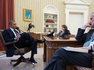 Барак Обама в Овальном кабинете Белого дома