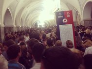 Толпа в метро после пожара