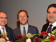 Берт Векхайзен, Пиек Воссен и Михаил Кацнельсон (справа) - лауреаты премии Спинозы 2013 года