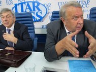 Глава РАН и глава РАМН выбрали разную тактику в диалоге с реформаторами