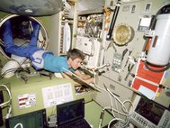 Полёт С.Крикалёва в составе первого долговременного экипажа МКС-1 (2.11.2000-18.03.2001) – совместно с Ю.Гидзенко и У. Шепердом