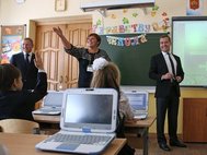 Дмитрий Медведев в школе