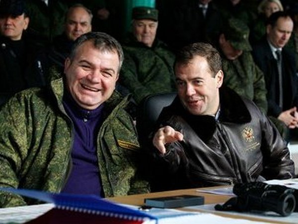 Анатолий Сердюков и Дмитрий Медведев