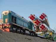 Вывоз ракеты-носителя «Союз-ФГ» на стартовую площадку на Байконуре, 23 сентября 2013 г. В ночь на 26 сентября на МКС отправится экипаж новой экспедиции. Фото: NASA/Carla Cioffi