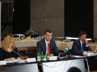 Михаил Прохоров презентует доклад