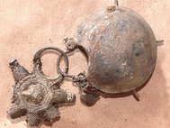Шестилучевой звездчатый колт  и полый колт Черниговского типа с орнаментом из клада, найденного в Старой Рязани