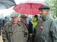 Академики Владимир Захаров и Валерий Рубаков на митинге 28 сентября 2013 г.