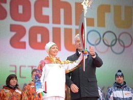 Анастасия Давыдова и Сергей Собянин встречают олимпийскую эстафету в Москве