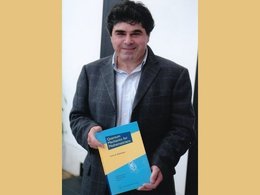 Леон Тахтаджян с его книгой "Квантовая механика для математиков"