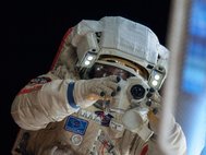 Олег Котов во время выхода в открытый космос 9 ноября 2013 г.