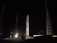 Falcon 9 на стартовой площадке