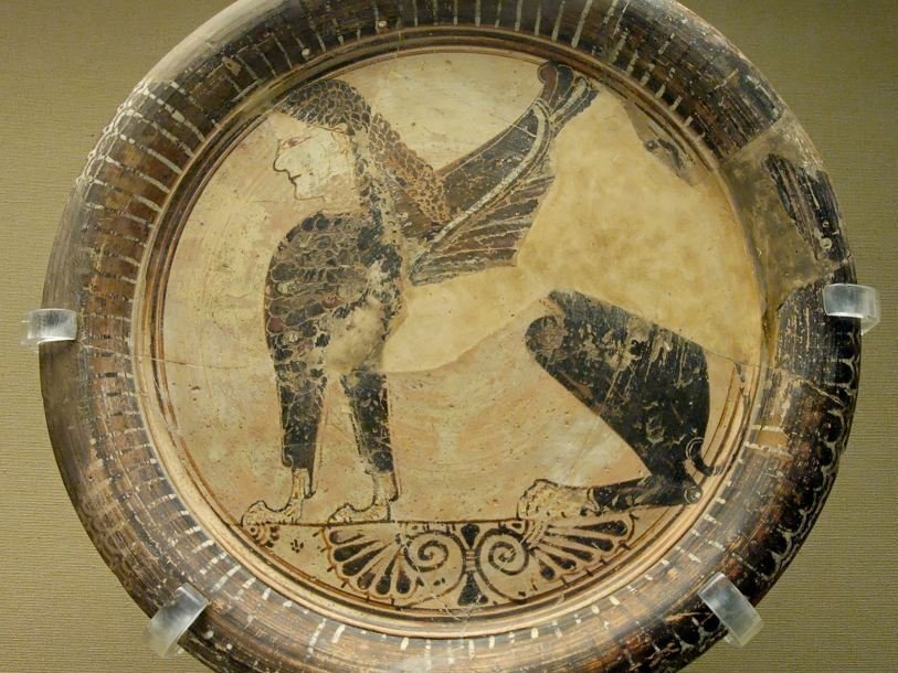 Греческая тарелка с изображением сфинкса из Навкратиса