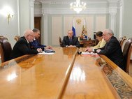 Владимир Путин на встрече с Михаилом Федотовым и Владимиром Лукиным