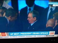 Обама и Кастро жмут руки