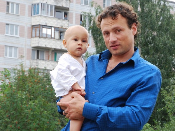 Илья Фарбер с ребенком