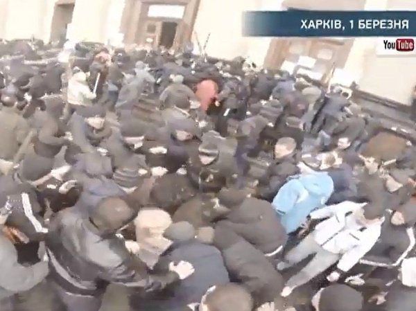 Антимайдан в Харькове атакует областную госадминистрацию
