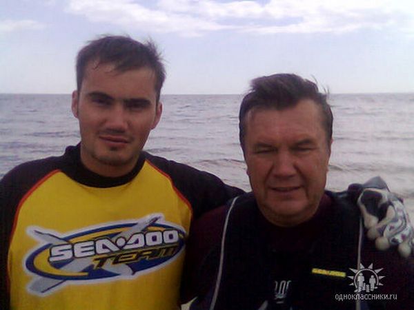 Виктор Янукович-старший и Виктор Янукович-младший
