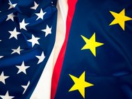 Флаги США и Евросоюза