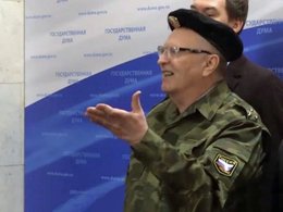 Жириновский пришел в Госдуму в камуфляже