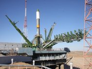 Вывоз и вертикализация РКН «Союз-У» с КА «Иджипсат»