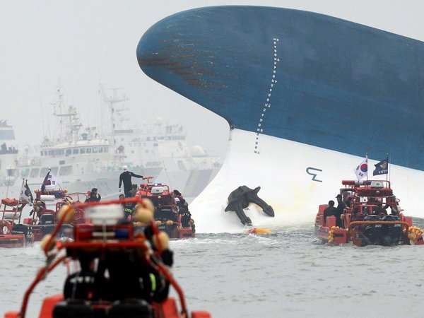 Поисково-спасательная операция на месте крушения Sewol
