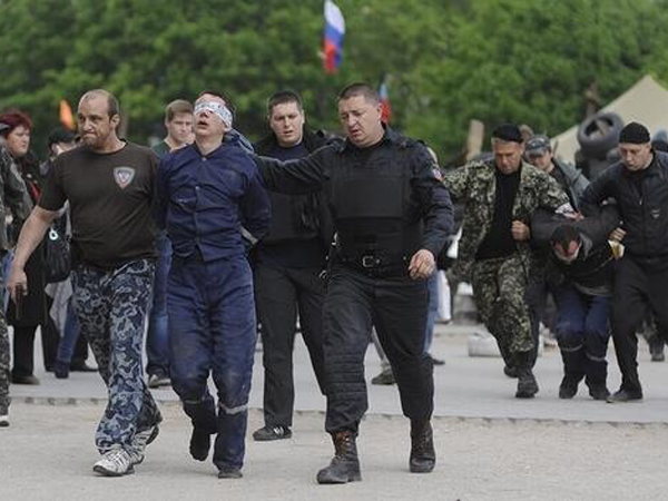 Пленные боевики «Правого сектора», пытавшиеся проникнуть в Славянск