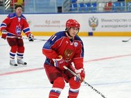 Путин вышел на лед в гала-матче Ночной хоккейной лиги