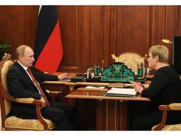 Владимир Путин обсуждает досрочную отставку с губернатором Мурманской области Мариной Ковтун. Фото: пресс-служба Президента РФ